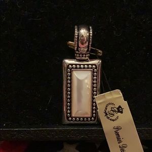 Silver and Pearl Premier pendant